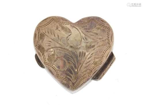 Silver pill box in the form of a love heart with a pinged lid, 2.3cm in length, 4.8g : For Further