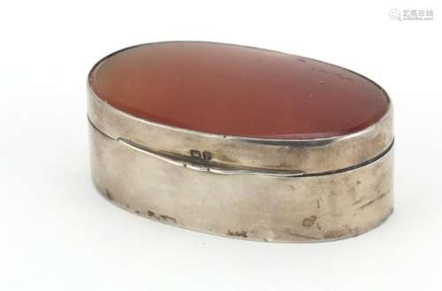 Oval silver and agate snuff box with hinged lid by James Dixon & Sons Ltd, Birmingham 1939, 6cm in