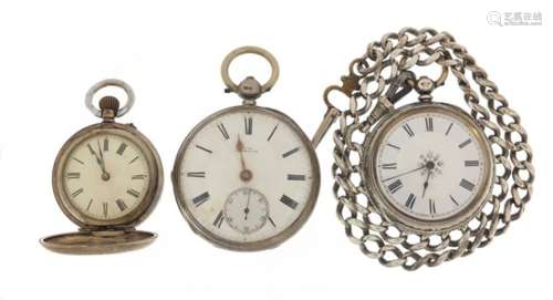 Three Victorian and later silver open face pocket watches and a silver watch chain, the largest 4.