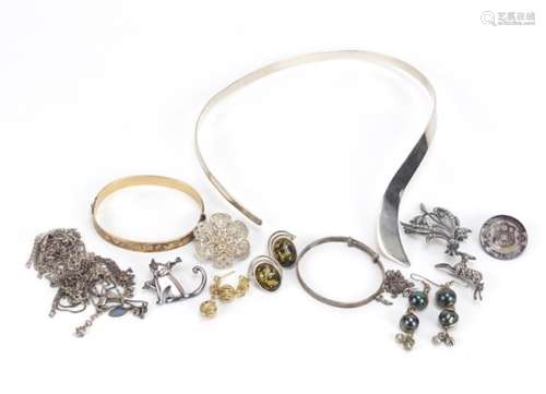 Mostly silver jewellery including necklaces, brooches and earrings, 116.0g : For Further Condition