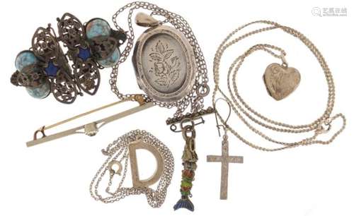 Silver and white metal jewellery including a Victorian style locket, enameled articulated fish,