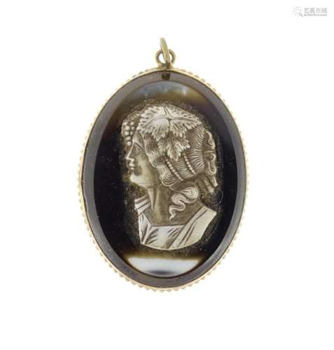 Victorian agate cameo pendant, 5cm in length : For Further Condition Reports Please Visit Our