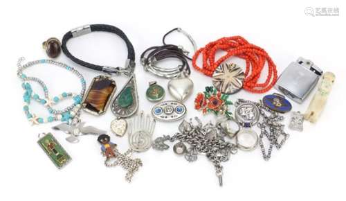 Vintage related jewellery including silver necklaces, brooches and rings : For Further Condition