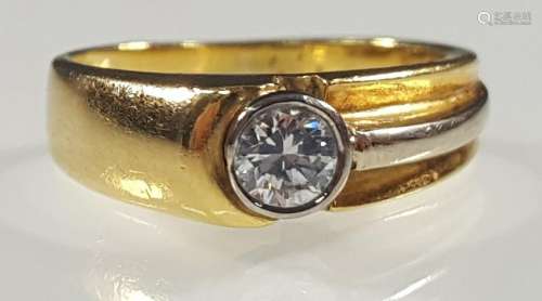 Ring 750 yellow gold with a solitaire Diamond of
