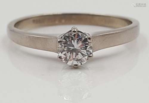 White gold 750 ring, with a solitaire diamond circa 0.4