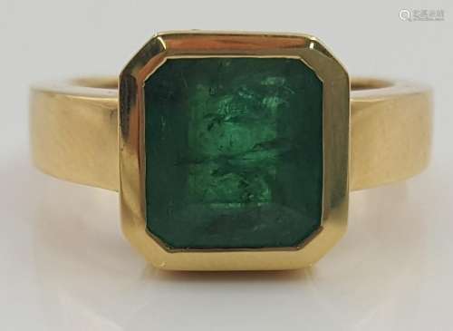 Emerald Ring, 750 Yellow Gold. The stone is circa 3