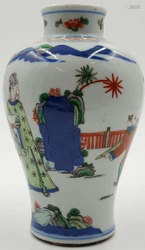Vase China, probably Wucai, 6 character mark.