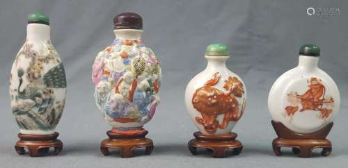 4 snuff bottles. China / Japan, old. Each with a wooden