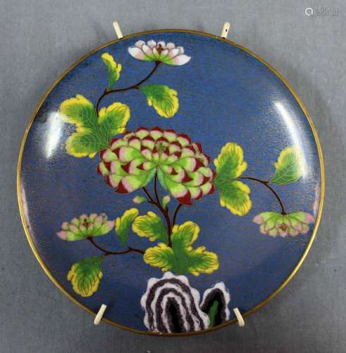 Cloisonne plate. Proably Japan old. 20 cm diameter.