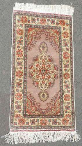 Kayserie silk carpet. Turkey. Very fine knotting.