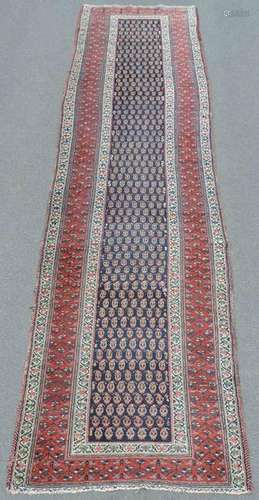 Bakhtiari / Luri runner. Persian rug. Iran. Antique to