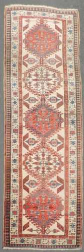 Sarab Persian carpet. Iran. Old, mid-20th century.