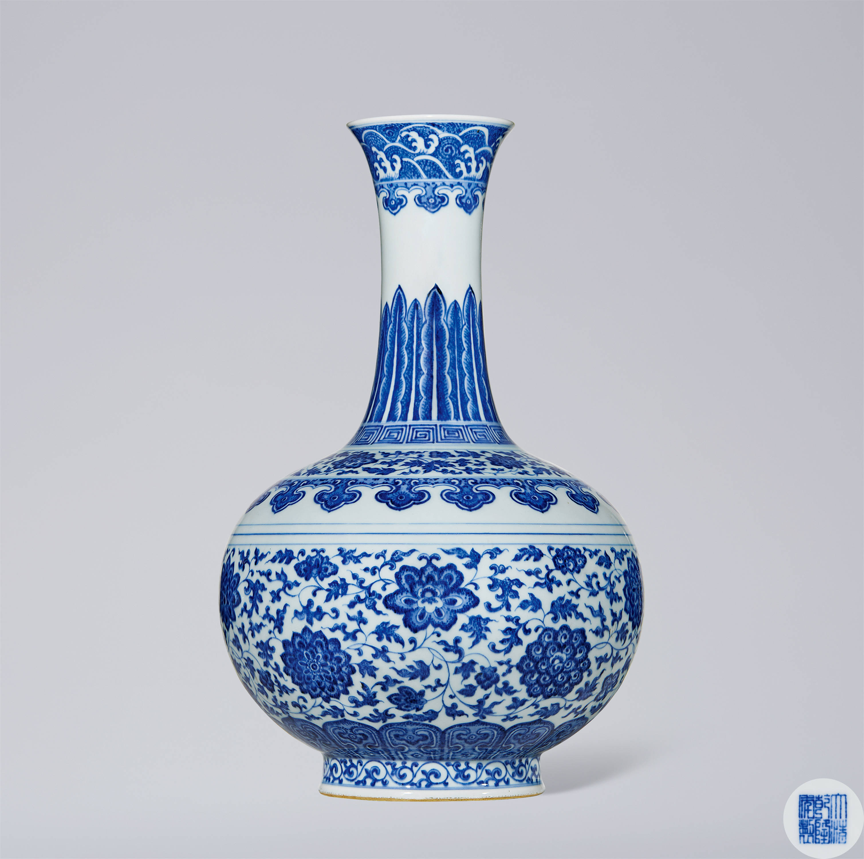 清乾隆青花缠枝莲纹赏瓶－【Deal Price Picture】