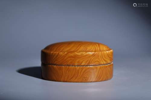 A yellow glaze wood grain compact