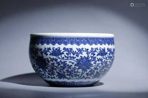 A Blue and white porcelain bowl style pot