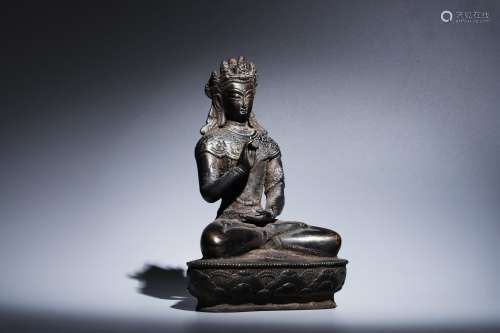 An Old statue of sitting buddha