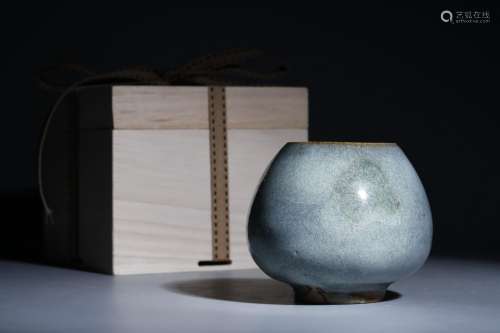 A Jun Kiln Blue-Glazed Pot