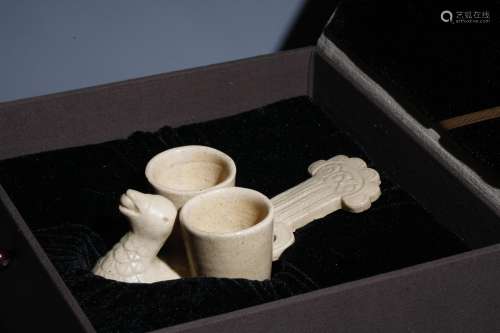 A Gong County Kiln Phenix-form Cup