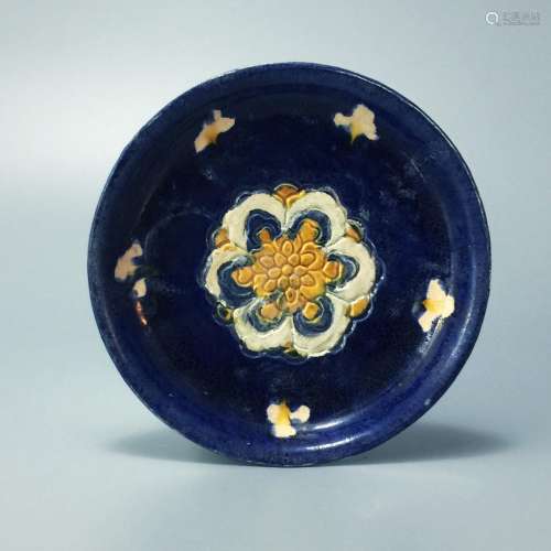 A Gongxian kiln three-colour-glazed pottery plate