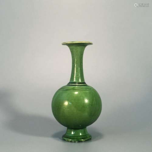 A Gongxian Kiln Green Glazed Plum Vase