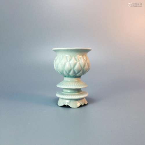 A Hutian Kiln porcelain Incense burner with a