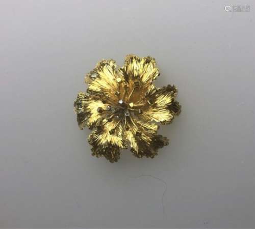 An 18ct yellow gold brooch