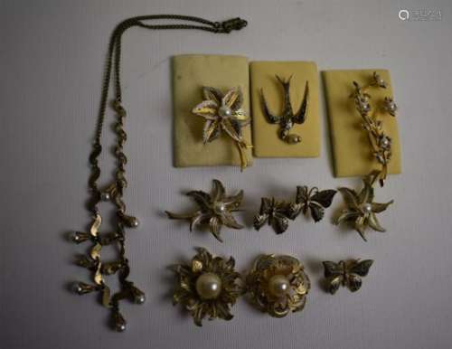 A collection of vintage simulated pearl set Damascene gilt metal jewellery