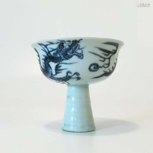 A Blue and white stem cup with Dragon pattern