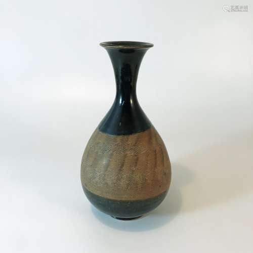 A Black-Glazed Spring Vase with water ripple design,