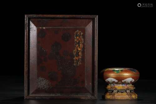 A Yangcai Gilded Power Compact with Figure