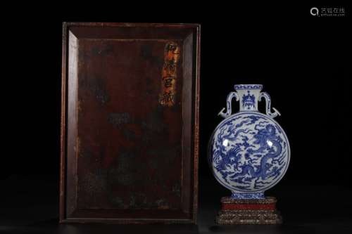 A Blue and White Double-eared Flask with Patterns of Dragon and Phoenix