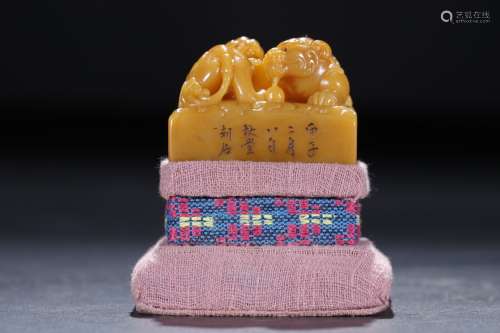 An Auspicious Beast Shaped Seal with Poems Made of Tianhuang