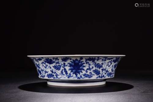 A Blue and White Porcelian Sanduo Flared Plate with Interlocking Lotus Design