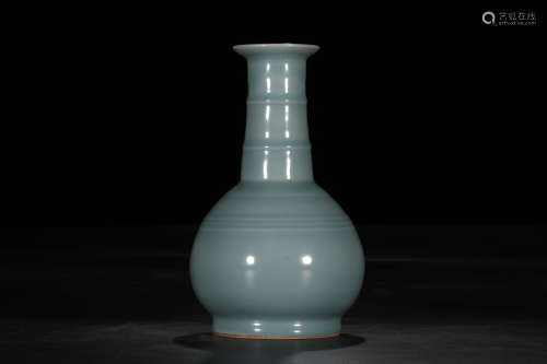 A Chinese Longquan-typed Glazed Porcelain Flask