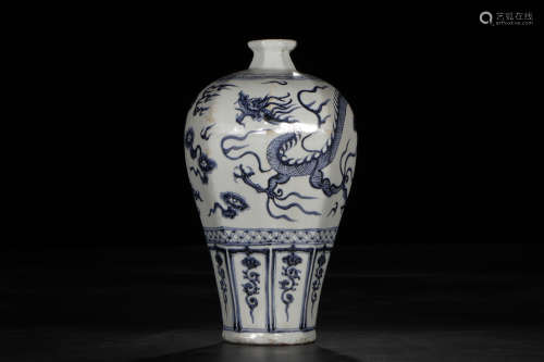 A Chinese Blue and White Porcelain Dragon Octagonal Plum Vase