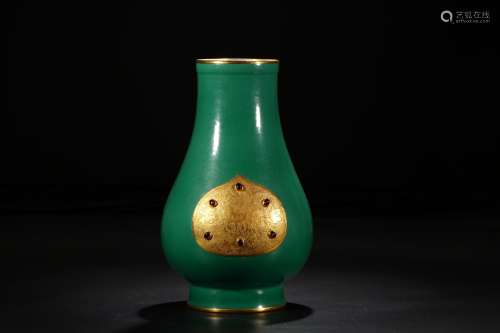 A Malachite Green Glazed Vase Inlaid with Gems