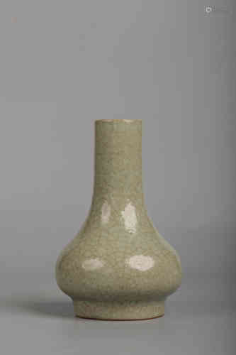 A Ru Typed Glazed Vase