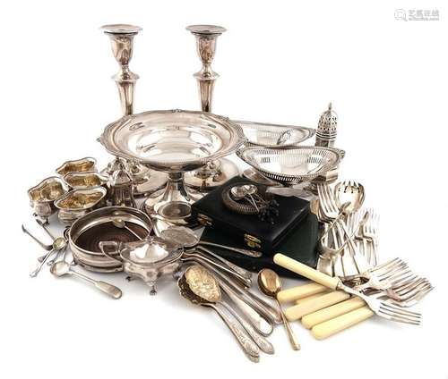 A mixed lot, comprising silver items, a seven piec…