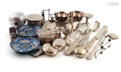 A mixed lot of Chinese silver items, comprising: t…