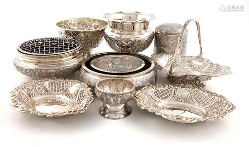 A mixed lot of silver and metalware items, compris…