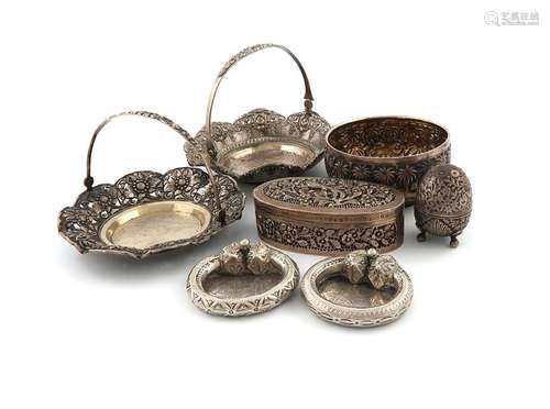 A mixed lot of foreign silver and metalware, compr…