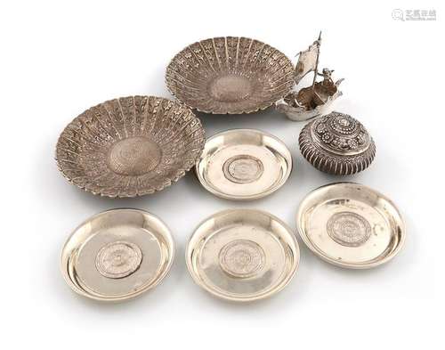 A mixed lot of foreign silver and metalware, compr…