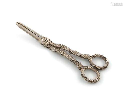 A pair of early Victorian silver grape scissors, b…