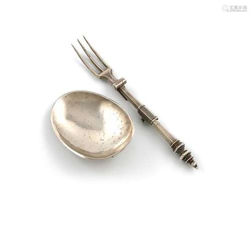 An early 18th century Dutch silver combination fol…