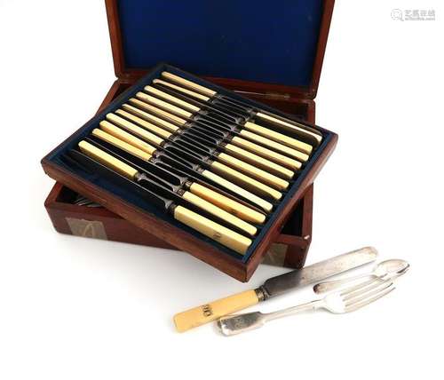 ΛA set of twenty four Victorian ivory handled tabl…