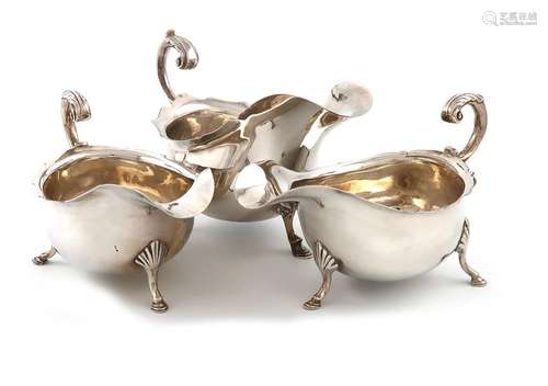 A pair of Edwardian silver sauce boats, by Aldewin…