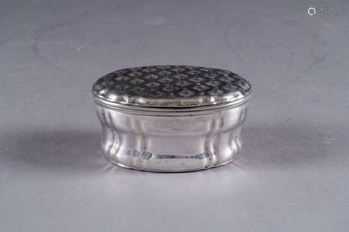 Snuffbox chanted. With straight ribs. With engrave…