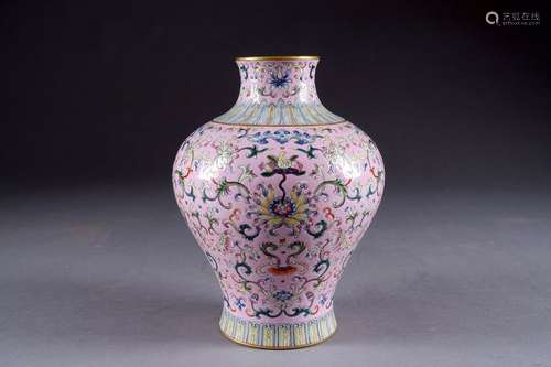 Baluster vase. Chinese porcelain of the Pink Famil…