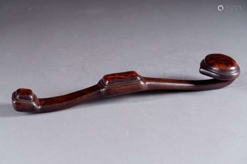 Sceptre Ru Yi. Carved and moulded exotic wood. Chi…