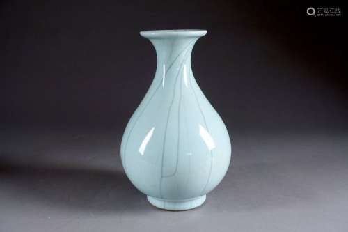 Piriform vase with flared neck. Monochrome Chinese…